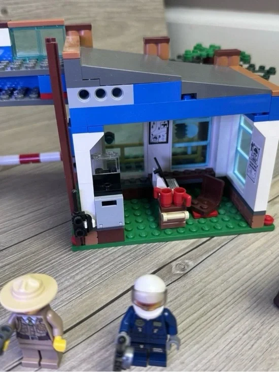 Lego Forest Police Station 4440 High Speed Chase 60138 Fire Car 30221
Minifigure - Picture 8 of 16